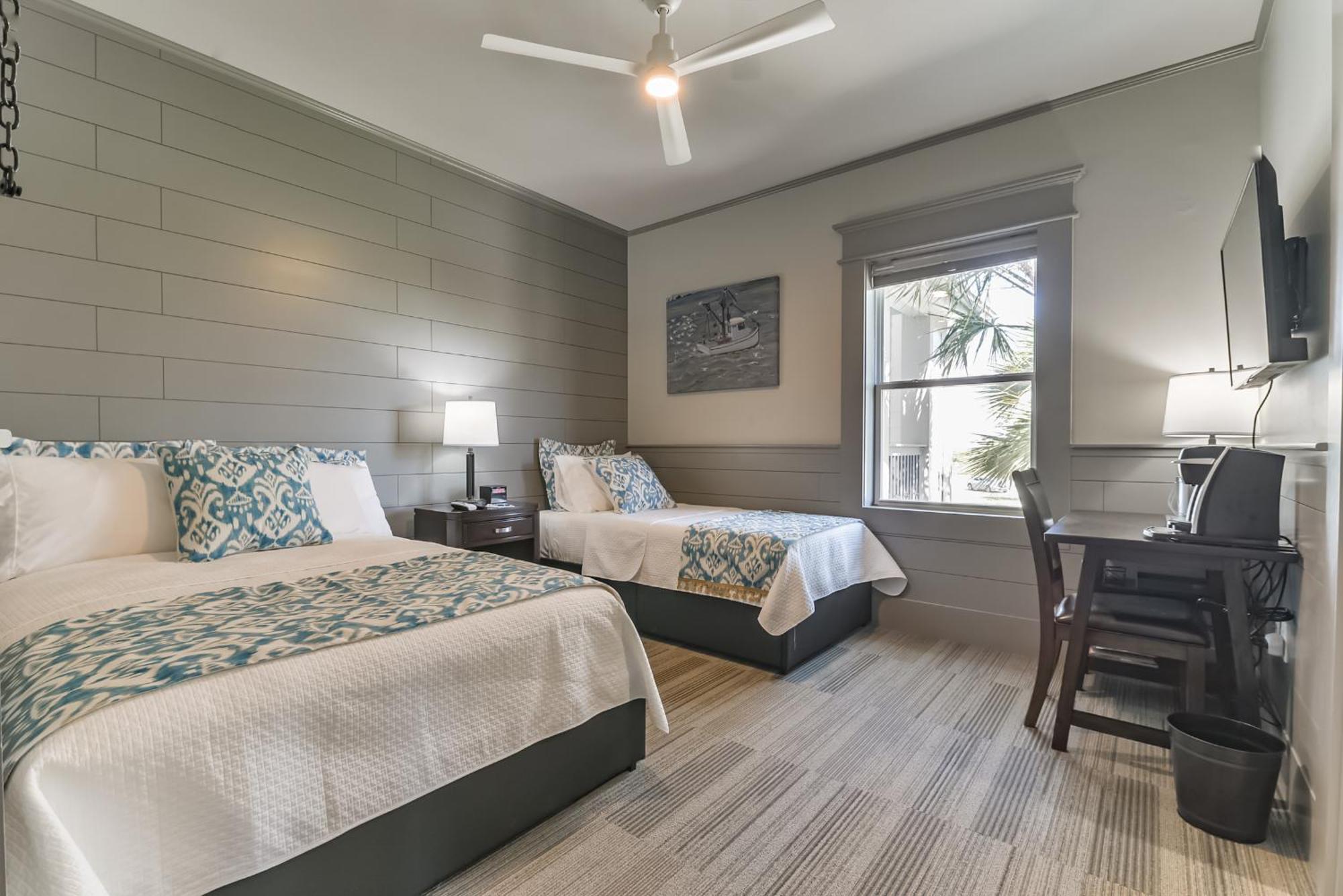 Harborwalk Lodge Hitchcock 外观 照片